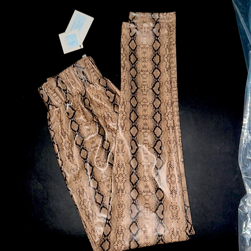 By Egreis leopard print leggings
